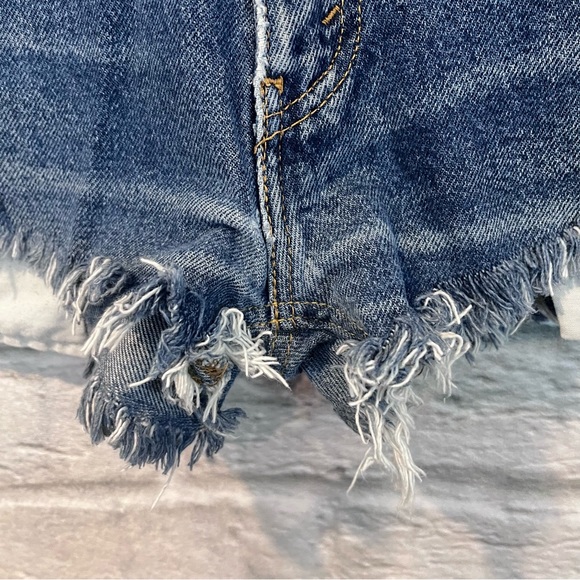 Levi’s Women’s 27” Cut Off Super Short Upcycled Repurposed Denim Shorts - Picture 4 of 7